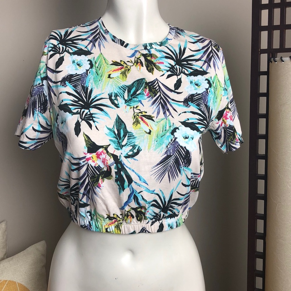 Revamped Cute Tropical Print Crop Top Size S